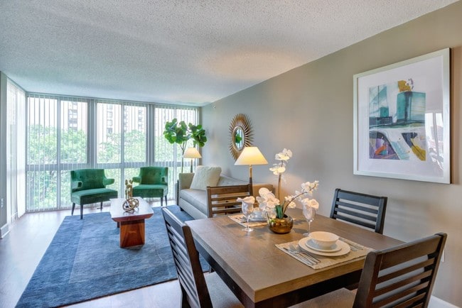 Open Concept Living and Dining Rooms - Parc Rosslyn Apartments