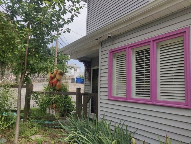 Building Photo - 18 Browns Ave