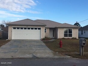 Building Photo - 706 Crews Dr