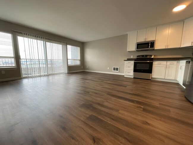 Interior Photo - Lakeview Place