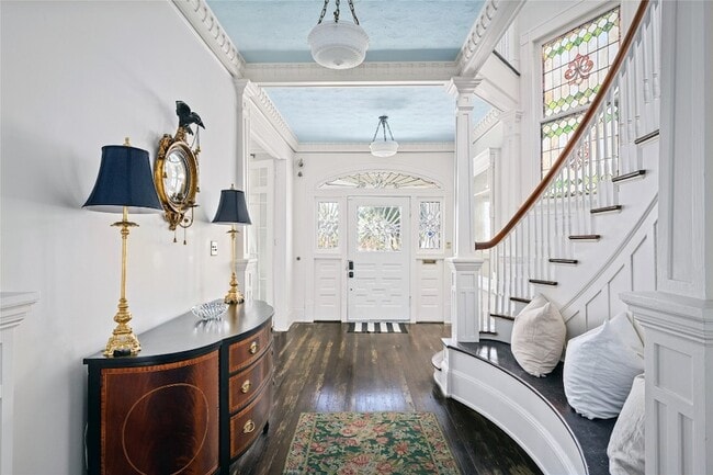 Building Photo - 1112 Broadway Avenue J