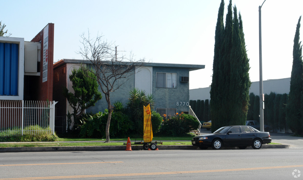 Building Photo - 8770 Van Nuys Blvd