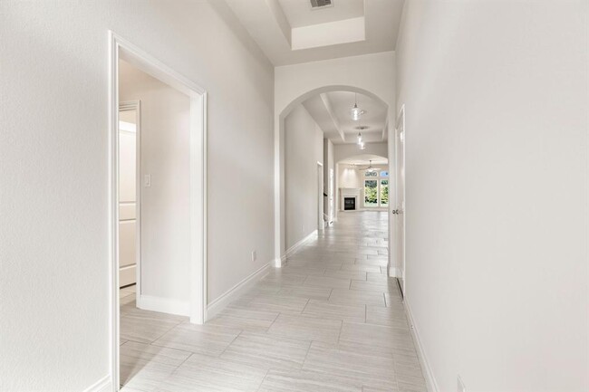 Building Photo - 5115 Rollingwood Oak Ln