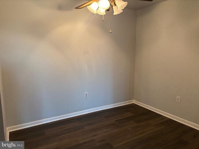 Building Photo - 9 DOVER HALL