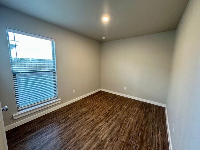 Building Photo - 2012 Bryan Ave