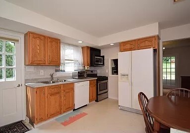 Building Photo - 386 W Valley Forge Rd