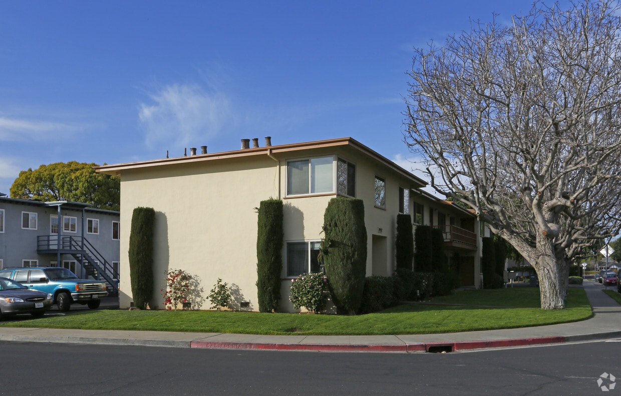 Primary Photo - 1952 Bellomy St