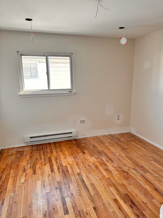Building Photo - 812 Brinsmade Ave