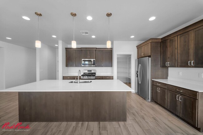 Building Photo - Modern 3 Bedroom Home in a Beautiful Desert Oasis