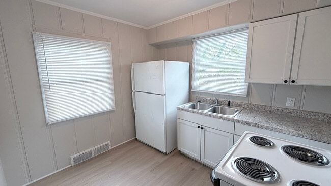 Foto del edificio - 1025 Covert Ave