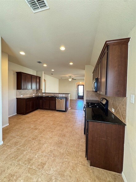 Building Photo - 2860 Houston Wood Dr