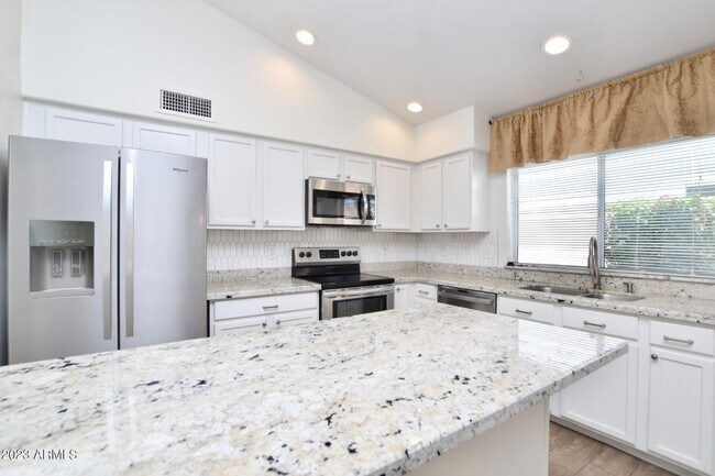 Foto del edificio - 745 E Sheffield Ave