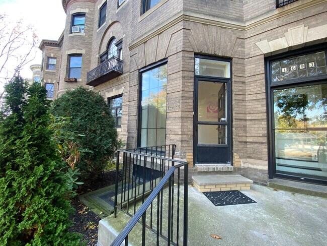 Building Photo - 1693 Beacon St