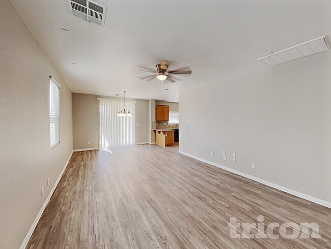 Foto del edificio - 11729 Giles St