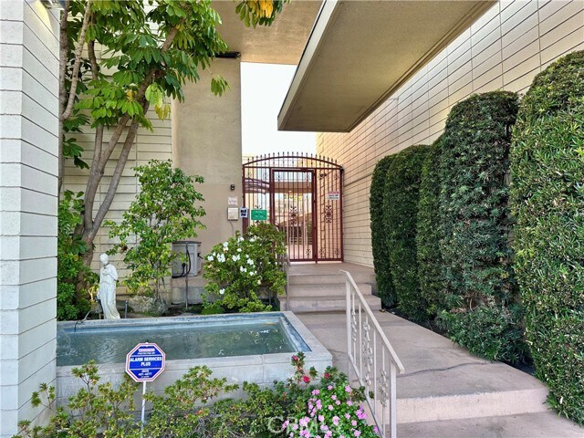 Building Photo - 1200 W Huntington Dr