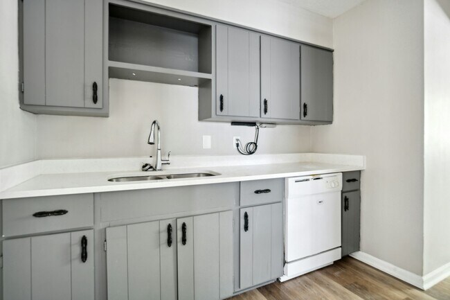 Building Photo - 9251 Newkirk Dr