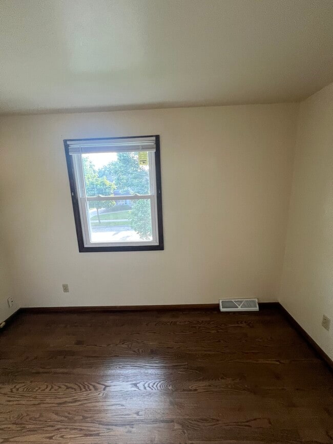 Bedroom - 5822 S Indiana Ave