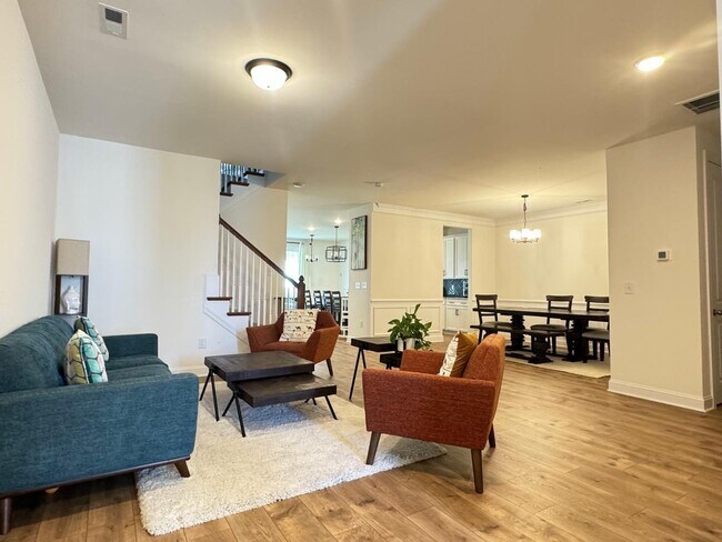 Foto del edificio - Spacious Luxury 3 Bedroom Townhome for Rent - Great Amenities