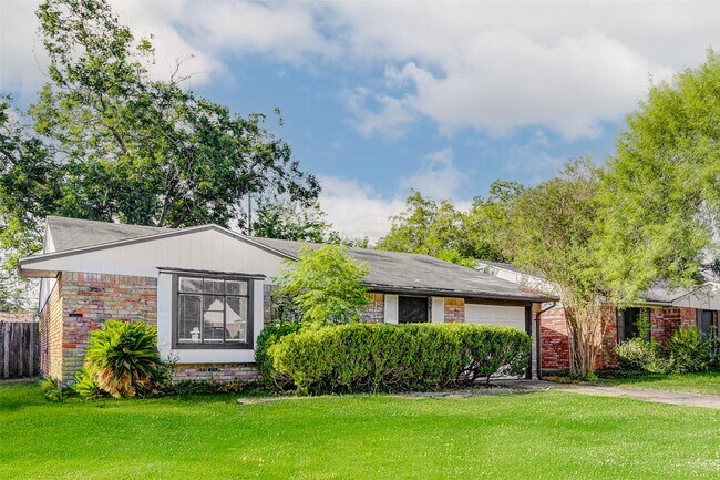Foto del edificio - 3715 Heatherbloom Dr