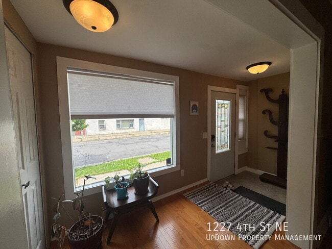 Foto del edificio - 1227 4th St NE