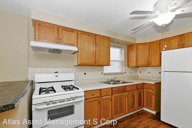 Building Photo - 3 br, 1 bath House - 9345 S Burnside Ave