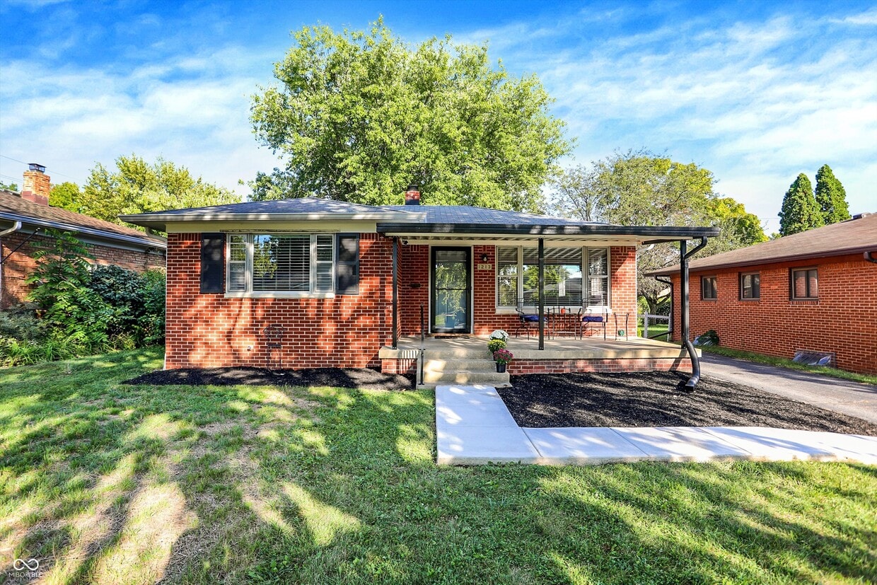 Primary Photo - 1213 N Lesley Ave