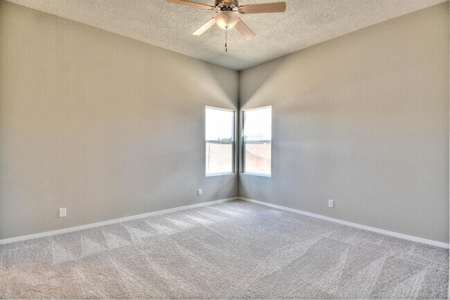 Foto del edificio - 6001 Ermemin Ave NW