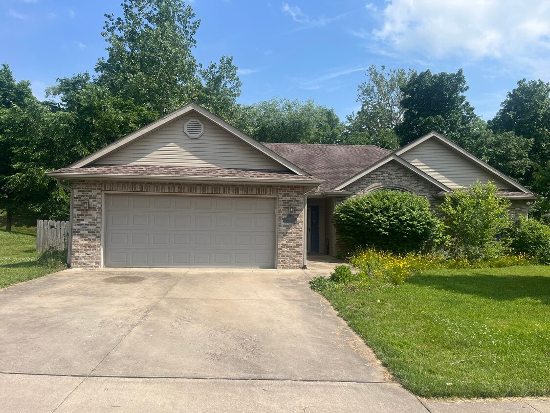 Primary Photo - 3806 Snow Leopard Dr