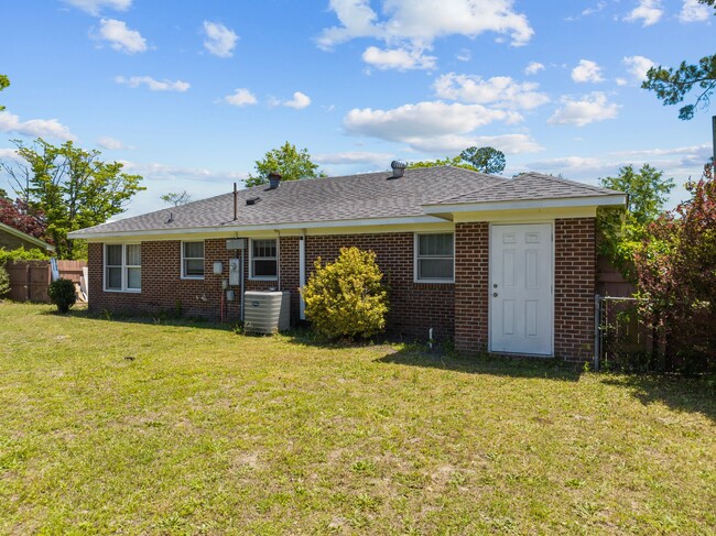 Building Photo - 1001 Dickens Dr