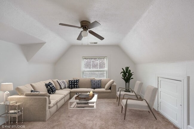 Photo - 1747 W Newport Apartment