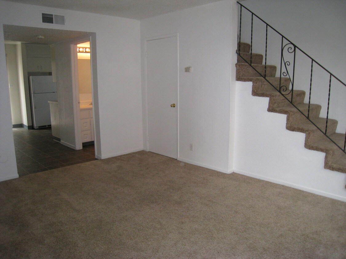 Building Photo - 3087 E Simpson Ave
