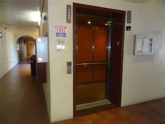 Foto del edificio - 8850 SW 123rd Ct