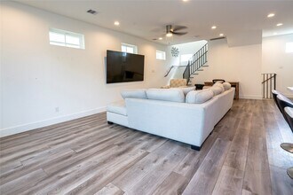 Building Photo - 2056 Johanna Dr