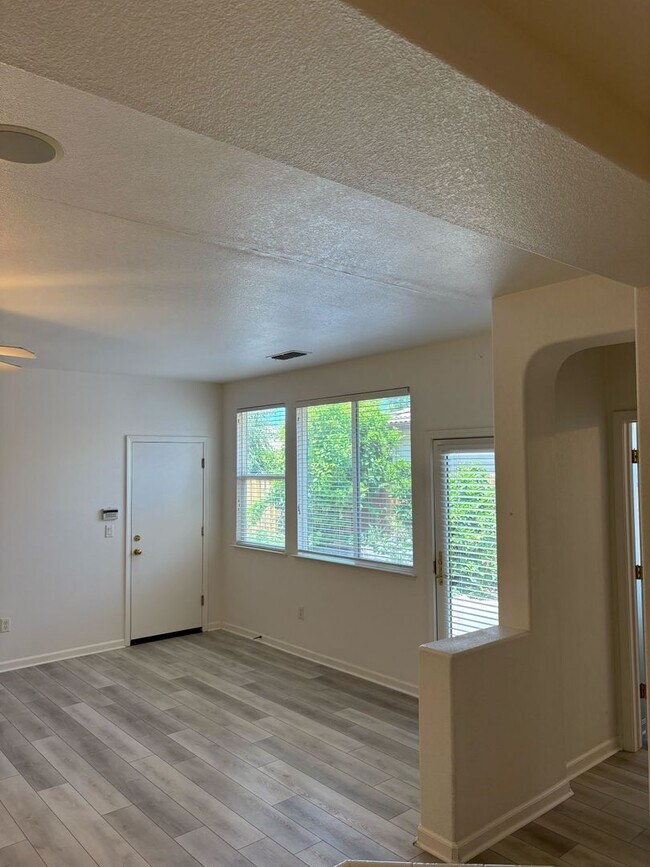 Foto del edificio - Beautiful & Bright Home in Peaceful 55+ Sa...