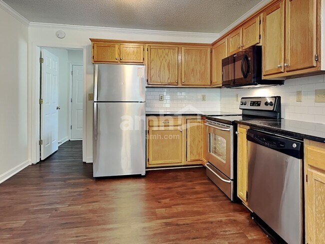 Foto del edificio - 3023 Laurelwood Dr