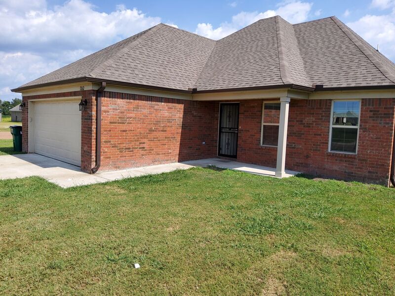 Primary Photo - 1262 River Wood Creek W