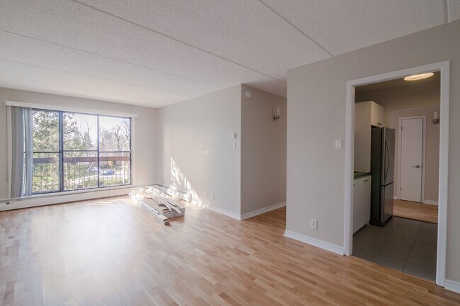 Building Photo - 1570 Avenue Filion