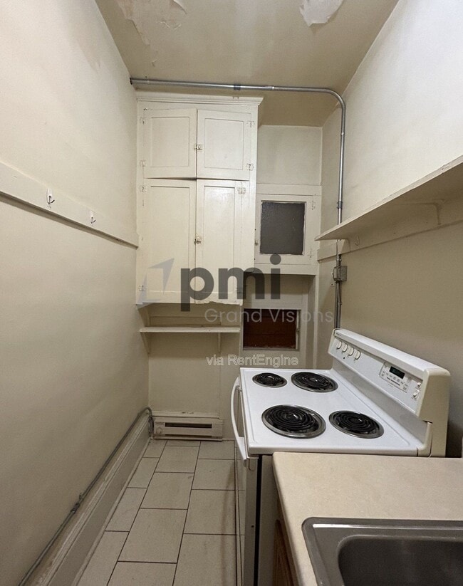 Building Photo - 601 Monroe Ave