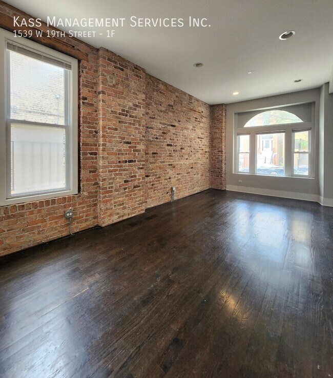 Foto del edificio - 1539 W 19th St