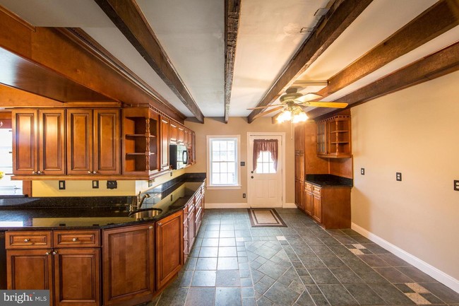 Building Photo - 207 Rocky Glen Dr