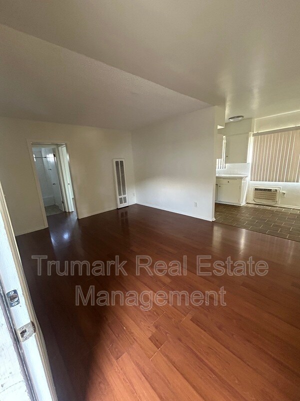 Foto del edificio - 5651 Cartwright Ave