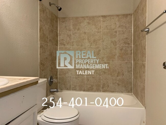 Building Photo - 2214 Saulsbury Dr