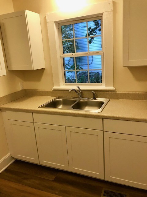 Kitchen Image 1 - 708 East St