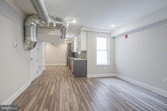 Building Photo - 1070 N Front St