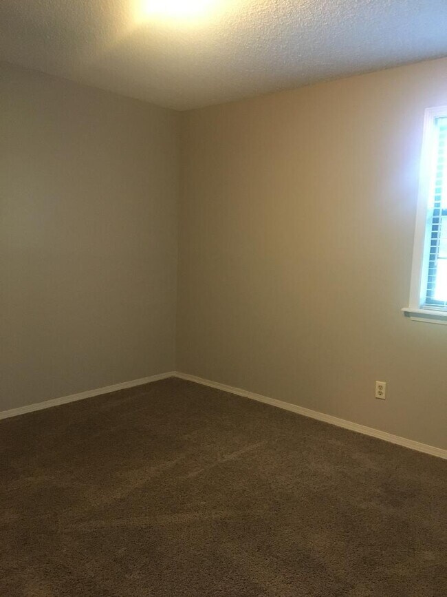 Building Photo - 105 Bean St