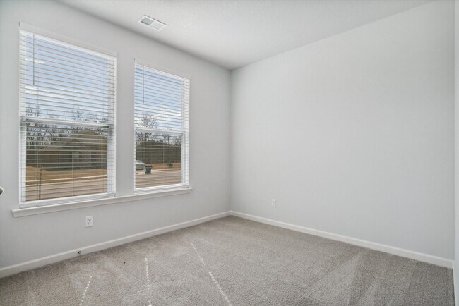 Foto del edificio - 85 Kipling Dr