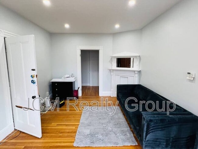 Building Photo - 10 Union Ave