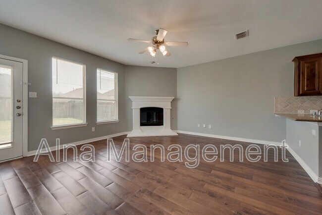 Foto del edificio - 2640 Lake Ridge Dr