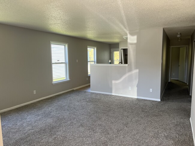 Building Photo - 8856 Hosta Way