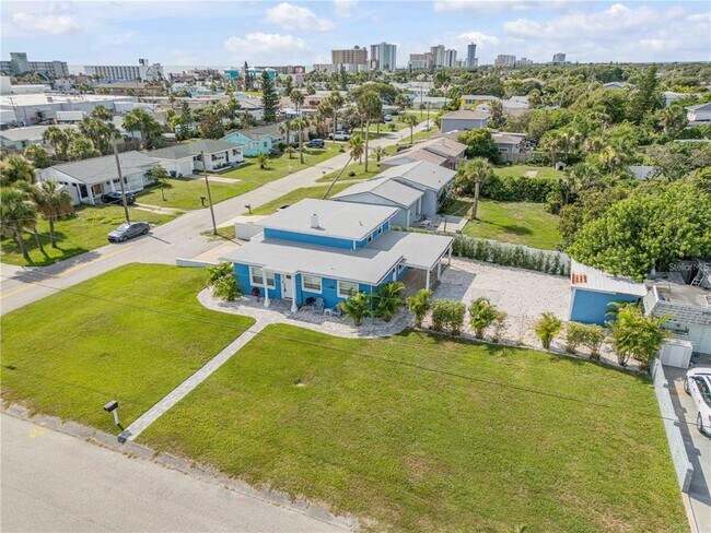 Foto del edificio - 102 Moore Ave